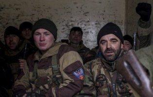 Комісія з Росії «строїть» бойовиків, котрі розкрадають зброю