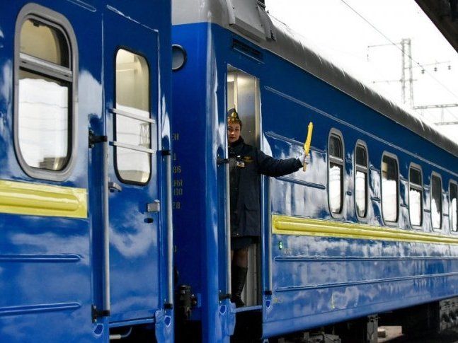 Підстаканники відпочивають: що найчастіше крадуть в українських поїздах (інфографіка)