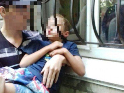 На Дніпропетровщині  хлопчик застряг у віконній  решітці (відео)