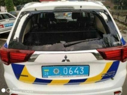 У Чернівецькій області град побив увесь автопарк районної поліції (фото)