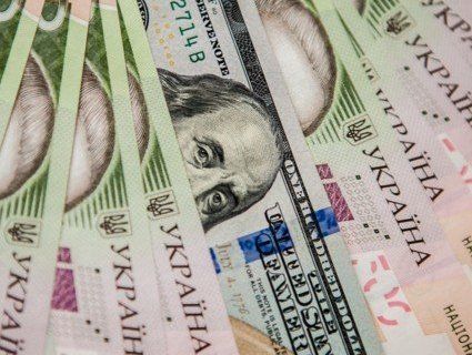 В Україні знову дорожчає долар