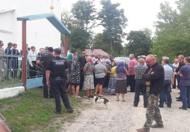 На Волині знову церковні розбірки: у Доротищі і Боблах пошарпалися парафіяни УПЦ МП і ПЦУ