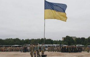 До Дня незалежності-2019: на злітній смузі «Антонова» відбулася репетиція ходи (відео)