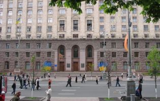 «Дуже дивні речі»: Київську міськадміністрацію раптово «перевезли» в іншу будівлю