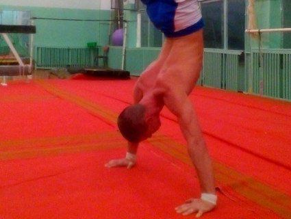 Догори дриґом: українець встановив новий рекорд з віджимань (відео)