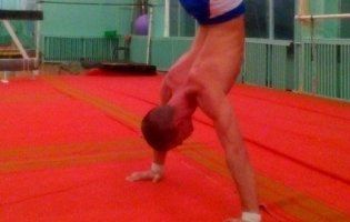 Догори дриґом: українець встановив новий рекорд з віджимань (відео)