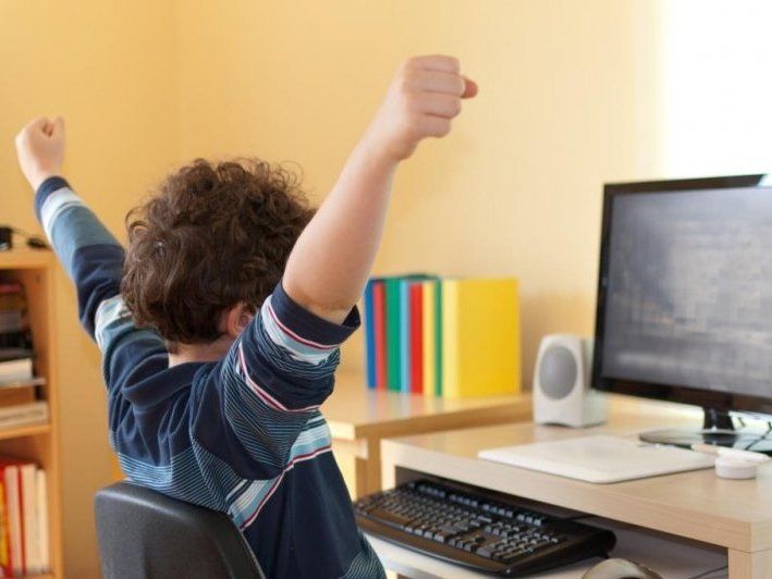 «SOS»: хлопчик викликав копів до батьків через заборону пограти на комп’ютері