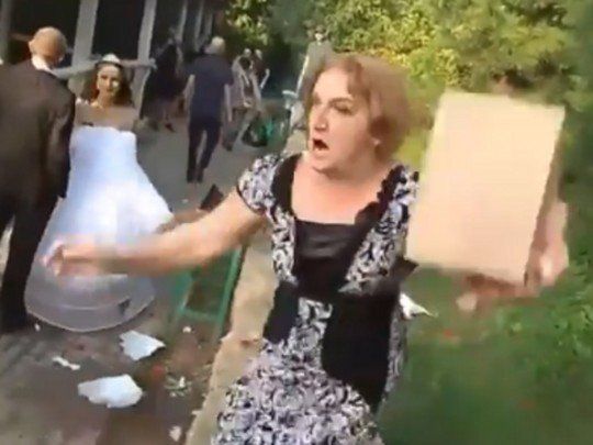 «Узкій мір»: бійка на весіллі в окупованому Донецьку розсмішила Мережу (відео 16+)
