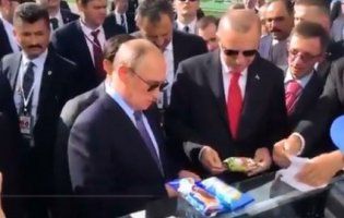 Путін став посміховиськом, нагодувавши Ердогана морозивом (фото)
