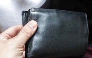 Неповнолітній вирвав з рук волинянина гаманець із грішми