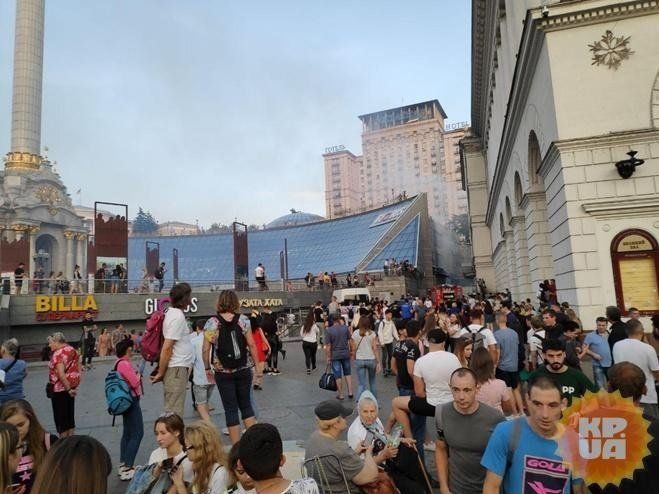 Пожежа на Майдані Незалежності у Києві: дим оповив «Глобус» (фото)