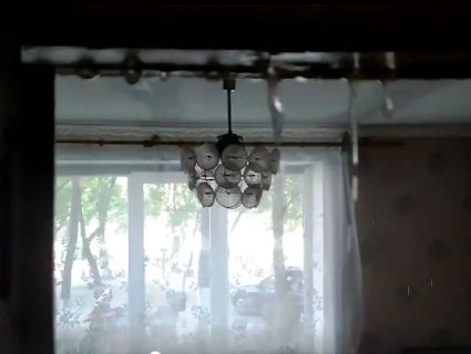 Епічне відео: психічно хвора сусідка затопила квартири лучан окропом
