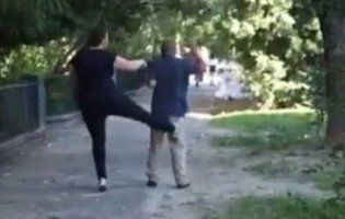 У Львові навісна жінка «смалила» інваліда шокером і побила його захисницю (відео)