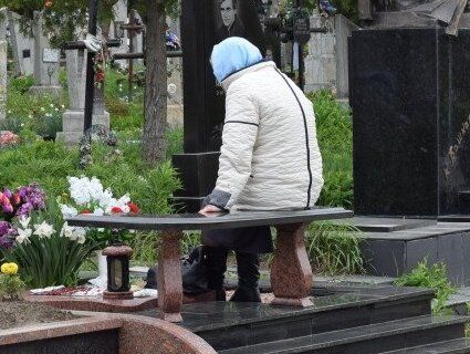 На Черкащині вбили жінку на цвинтарі через день народження