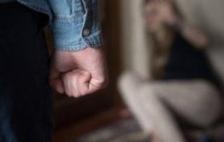 На Київщині 19-річний п'яний зґвалтував 15-річну дівчинку