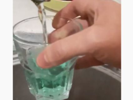 «Мохіто, це ти?»: у львів’ян із кранів тече зелена вода (відео)