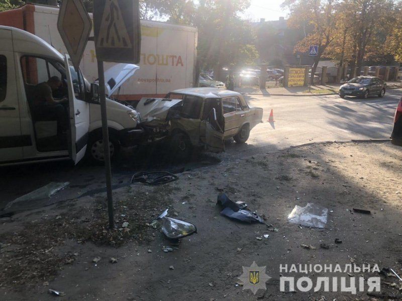 Серйозна аварія в Харкові: чимало постраждалих, серед них діти (фото)