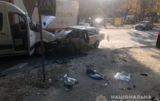 Серйозна аварія в Харкові: чимало постраждалих, серед них діти (фото)