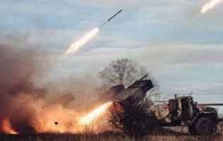 Війна на сході: окупанти 14 разів «гатили» по українських позиціях