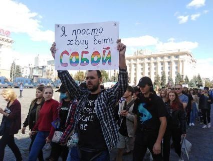 Гей-парад у Харкові закінчився кривавою стріляниною (відео)