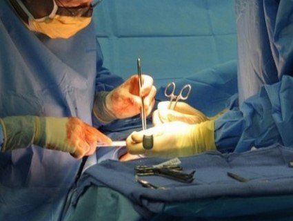 У Херсоні 12 годин оперували жінку, якій у приватній клініці «відірвали» голову (фото)