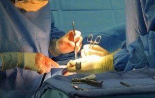 У Херсоні 12 годин оперували жінку, якій у приватній клініці «відірвали» голову (фото)
