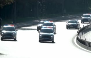 Соцмережі обурив кортеж Зеленського (відео)