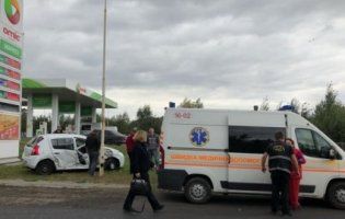ДТП на Волині: легковик протаранив автобус, є постраждалий (фото)