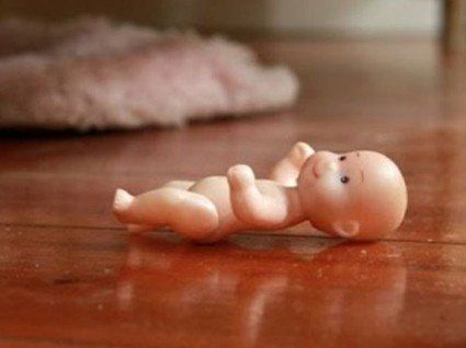 На Кіровоградщині п’яний вітчим роздушив немовлятко (відео)