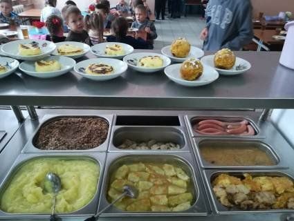 В Одесі діти масово потруїлися в шкільній їдальні – півсотні потерпілих