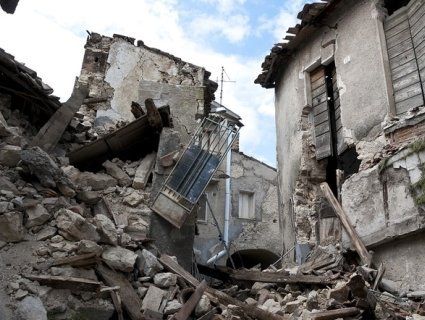 Рвало навпіл машини, падала цегла: Албанію колихнув землетрус (відео)