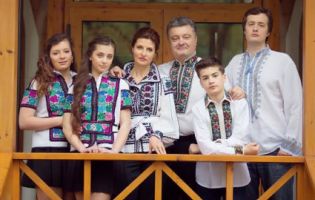 Поставив ультиматум: син Порошенка змусив усю сім’ю перейти на українську