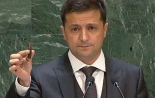 Під час промови в ООН Зеленський показав кулю, якою вбили Василя «Міфа» Сліпака (відео)