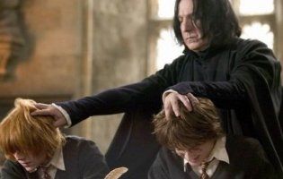 На Буковині учитель лупцював учня перед усім класом (відео)