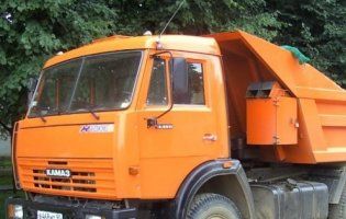 «НП» на виробництві:  у Луцьку ремонтника переїхала вантажівка