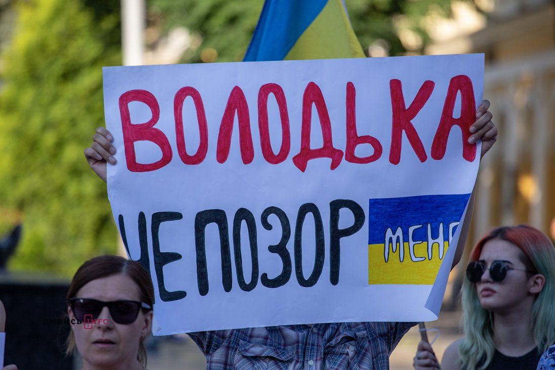 «Ні капітуляції»: масові протести у Києві через формулу Штайнмаєра (відео)