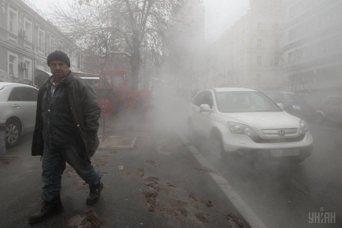 Вулиці Києва залив кип'яток (відео)