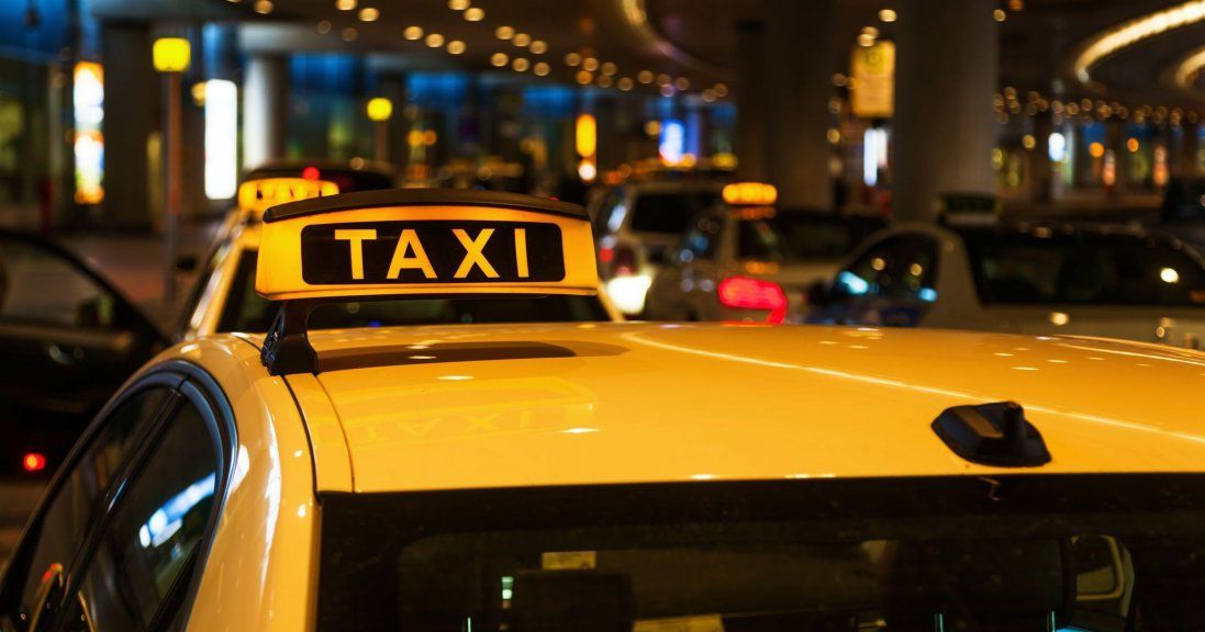 Ото «клієнти»: у Луцьку заїжджі обікрали таксиста (фото)