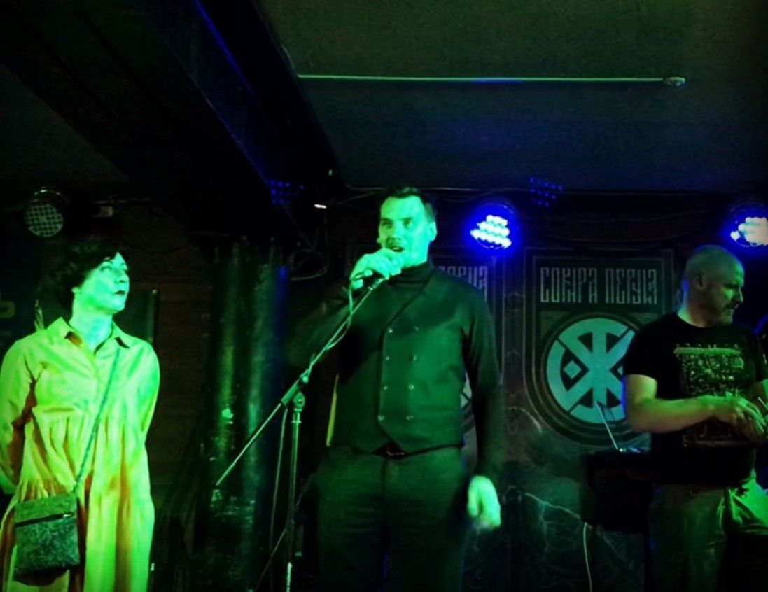 Гончарука заклеймили «фашистом» через появу на виступі рокерів-скінхедів «Сокира Перуна»