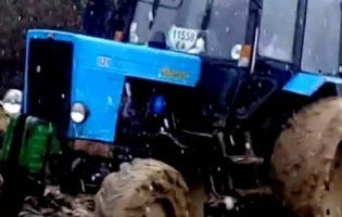 На Рівненщині «повсталі лісоруби» викрали конфіскований трактор з-під арешту