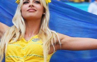 Зірка збірної України освідчився коханій на футбольному полі (фото)
