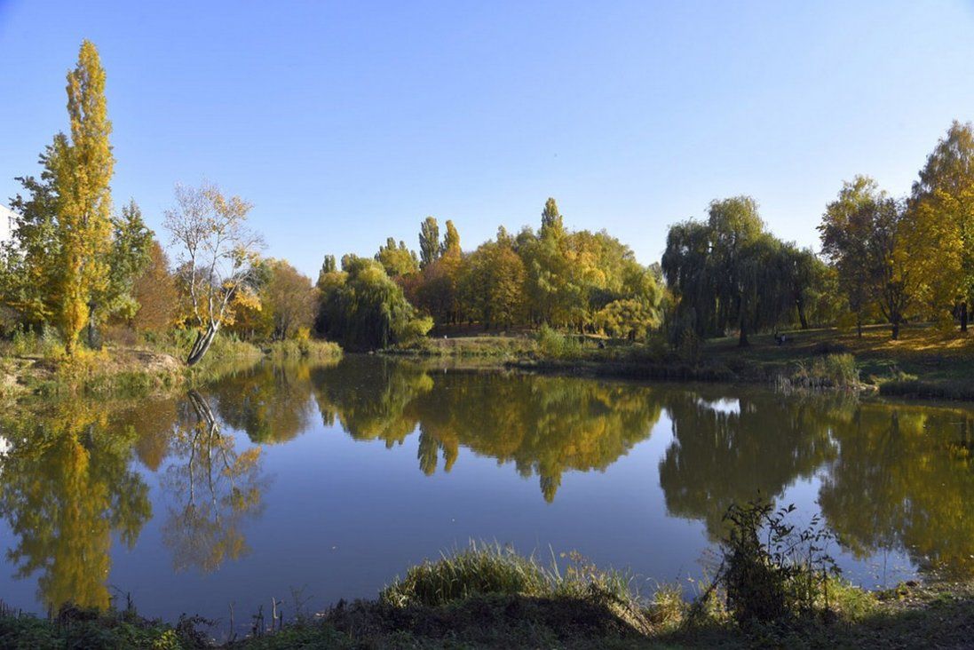 Гарячі фото осені в парку 900-річчя в Луцьку