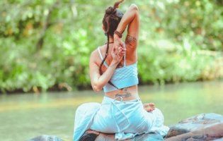 Як почати займатися йогою вдома з нуля (відео)