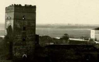 Понад 100 років тому: зруйнований Замок Любарта на ретросвітлинах (фото)