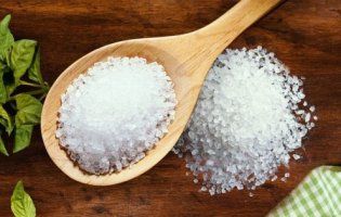 На Рівненщині у фермера викрали дві фури солі