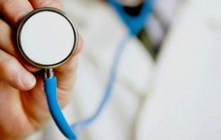 Польща буде офіційно зманювати українських лікарів