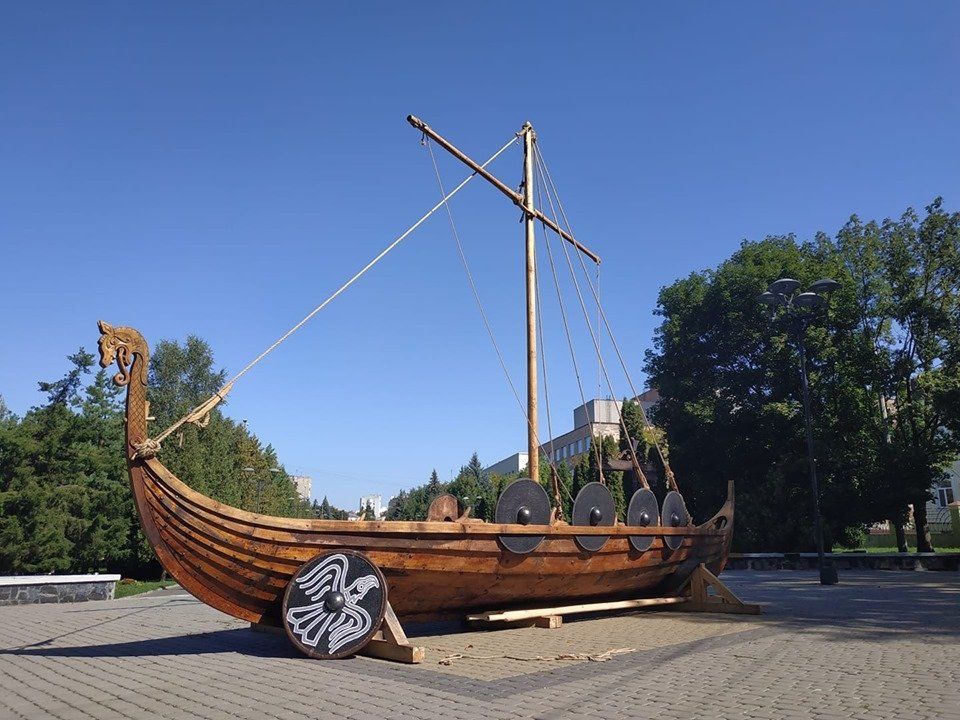 У Рівному плаває човен вікінгів (відео)