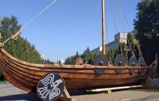 У Рівному плаває човен вікінгів (відео)