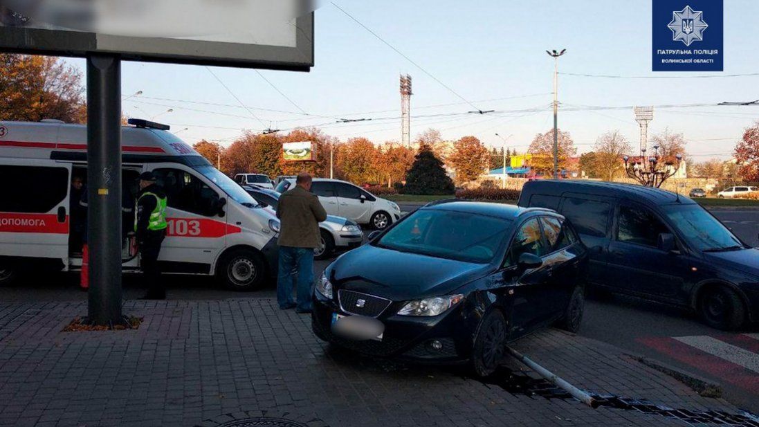 У Луцьку в аварію потрапило авто з двома маленькими дітьми (фото)