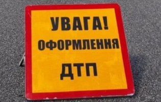 На Волині BMW X5 злетів у кювет